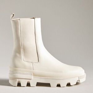 Bibi Lou Lug-Sole Chelsea Boots – Ivory / Off-White